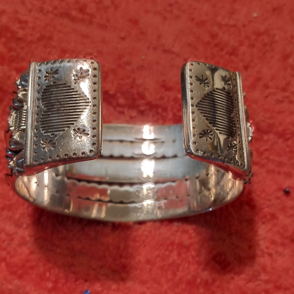 Brighton Silvertone heart design pattern size 7 Cuff Bracelet. - Picture 6 of 7